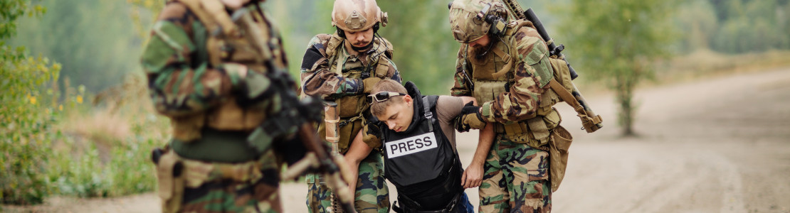 Soldiers with weapon capture journalist 